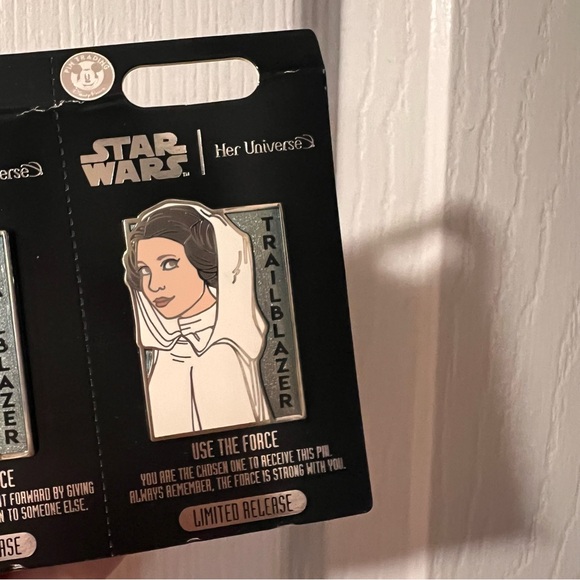 Limited Edition Her Universe Star Wars Princess Leia Pins - Picture 2 of 4